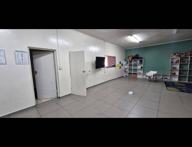 400M² BUILDING TO LET IN CITY & SUBURBAN